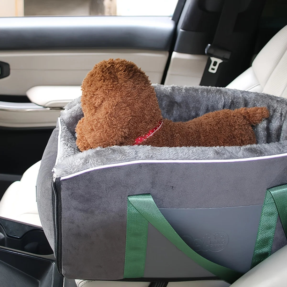 This Is a Pet Carrier Designed for Small to Medium-Sized Animals, Featuring a Central Control Package, a Cozy Nest, And a Cushio